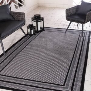 Detail image of  4' x 6' Border Indoor / Outdoor Rug