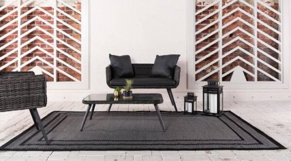 Detail image of  4' x 6' Border Indoor / Outdoor Rug