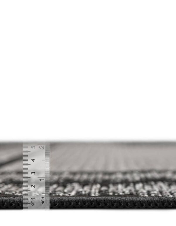Detail image of  4' x 6' Border Indoor / Outdoor Rug