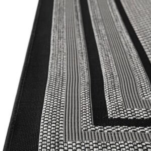 Detail image of  4' x 6' Border Indoor / Outdoor Rug