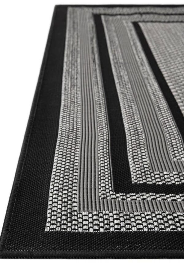 Detail image of  4' x 6' Border Indoor / Outdoor Rug