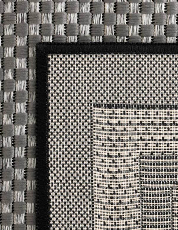 Detail image of  4' x 6' Border Indoor / Outdoor Rug