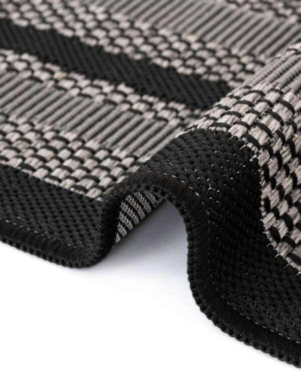 Detail image of  4' x 6' Border Indoor / Outdoor Rug