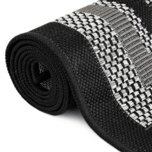 Detail image of  4' x 6' Border Indoor / Outdoor Rug