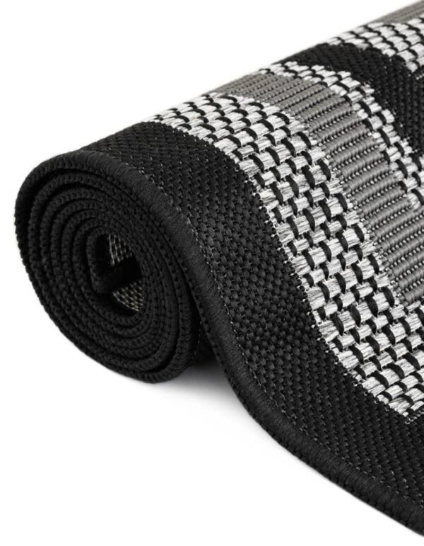 Detail image of  4' x 6' Border Indoor / Outdoor Rug