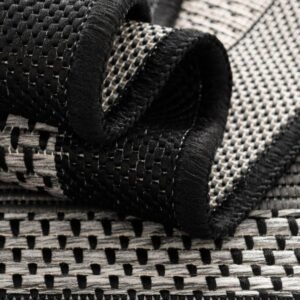 Detail image of  4' x 6' Border Indoor / Outdoor Rug