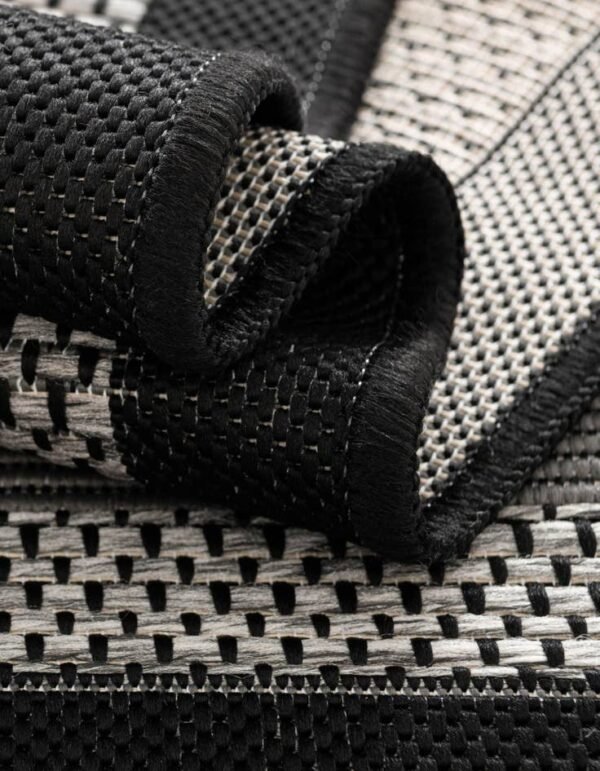 Detail image of  4' x 6' Border Indoor / Outdoor Rug