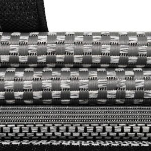 Detail image of  4' x 6' Border Indoor / Outdoor Rug