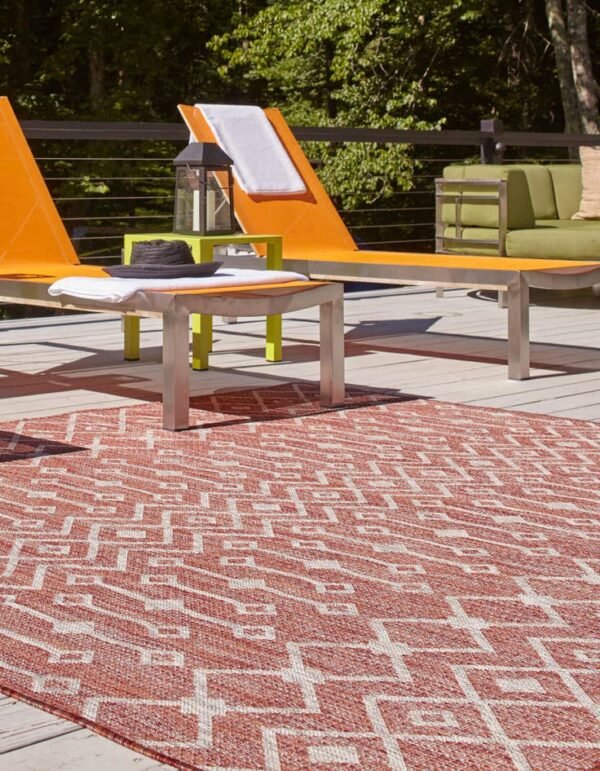 Detail image of  5' 3 x 5' 3 Lattice Indoor / Outdoor Square Rug