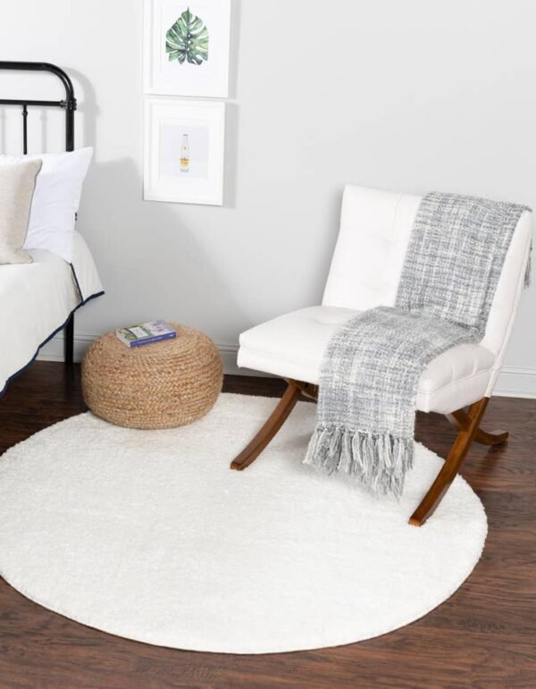 Detail image of  3' 3 x 3' 3 Solid Frieze Round Rug