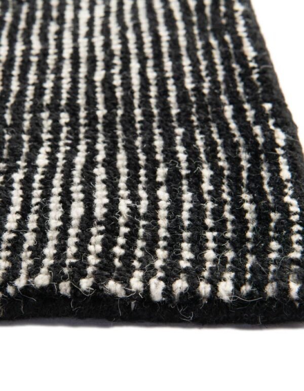 Detail image of  6' 1 x 9'  Hand Woven Jill Zarin English Manor Farmhouse Wool Rug