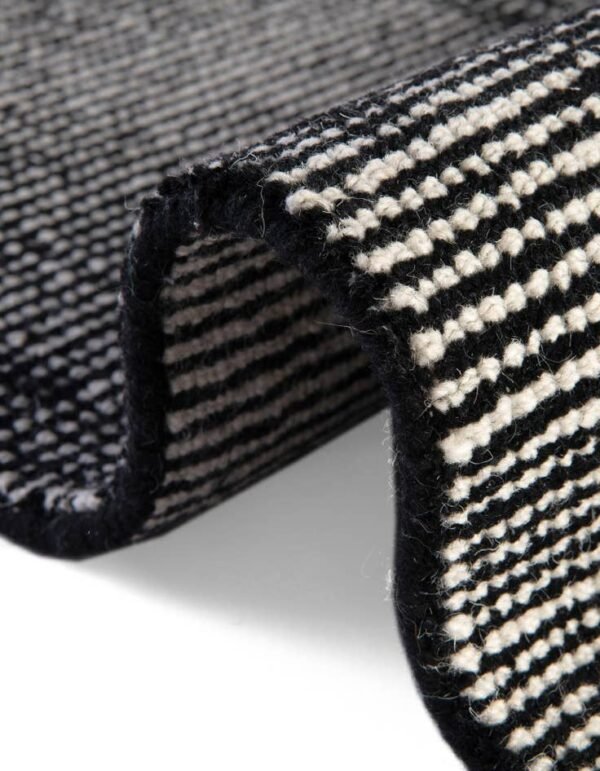 Detail image of  6' 1 x 9'  Hand Woven Jill Zarin English Manor Farmhouse Wool Rug