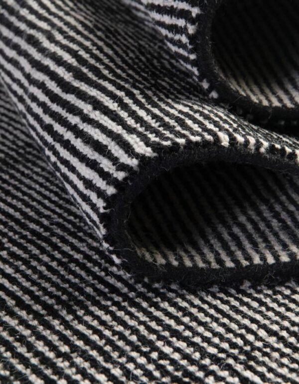 Detail image of  6' 1 x 9'  Hand Woven Jill Zarin English Manor Farmhouse Wool Rug