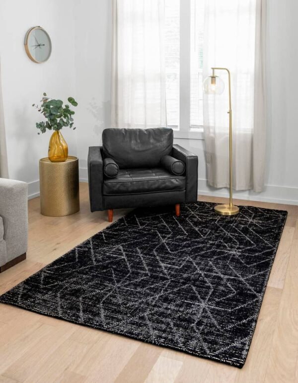 Detail image of  2' x 3' 1 WoolCraft Geometric Rug