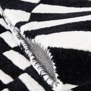 Detail image of  4' 1 x 6' 1 Vortex Wool Rug