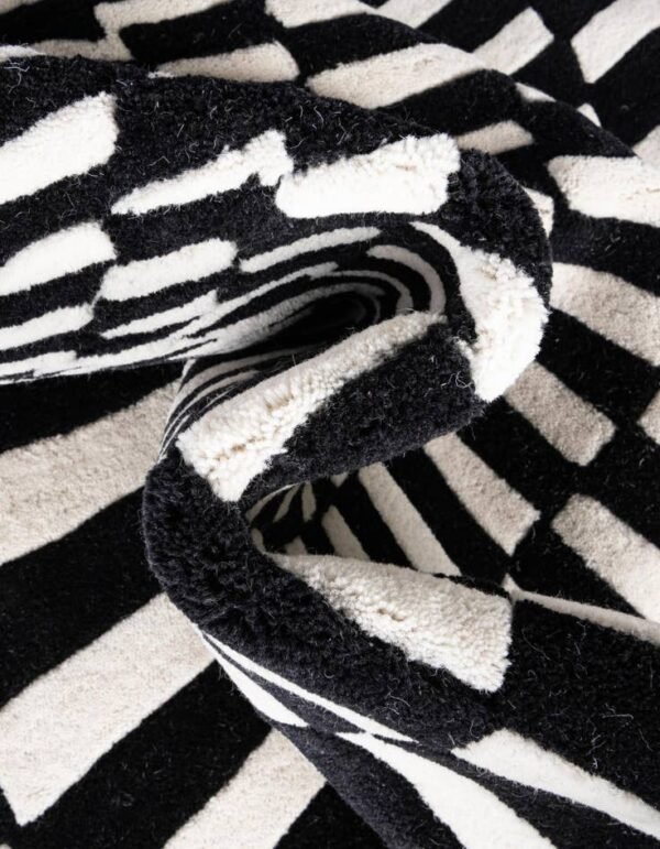 Detail image of  4' 1 x 6' 1 Vortex Wool Rug