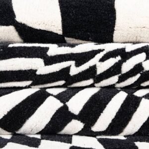 Detail image of  4' 1 x 6' 1 Vortex Wool Rug