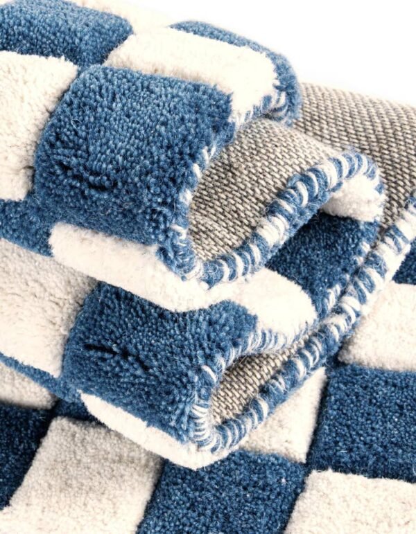 Detail image of  7' 10 x 7' 10 Hand Tufted Wool Square Rug